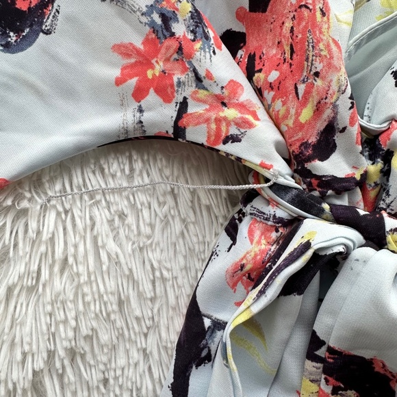 NWT LULU'S Parasio Light Blue Floral Romper With Tie Kimono Size Small S - Picture 5 of 11